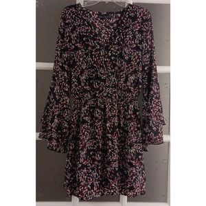 White House Black Market size 4 multi color ruffled sleeve dress stretch waist